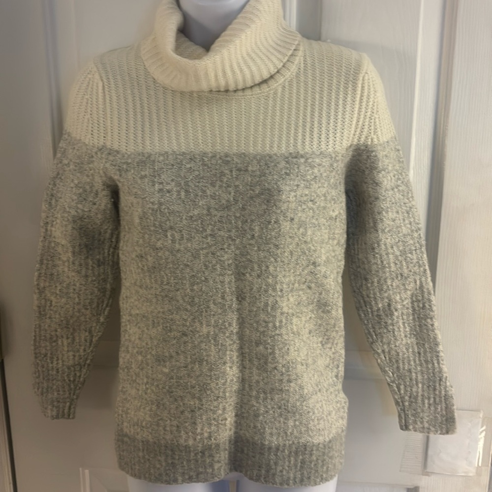EUC Banana Republic sweater